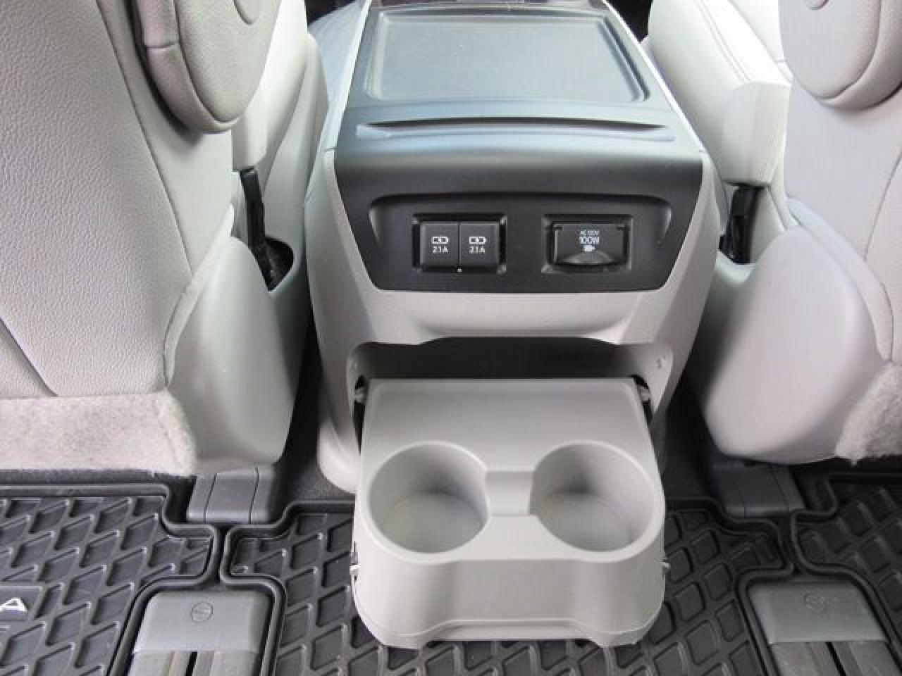 2020 Toyota Sienna XLE - Photo #24