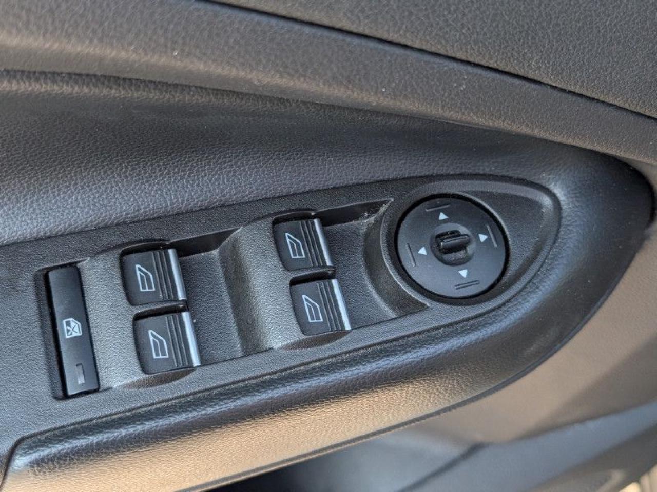 2019 Ford Escape SE  **LOW KMS - AWD** Photo