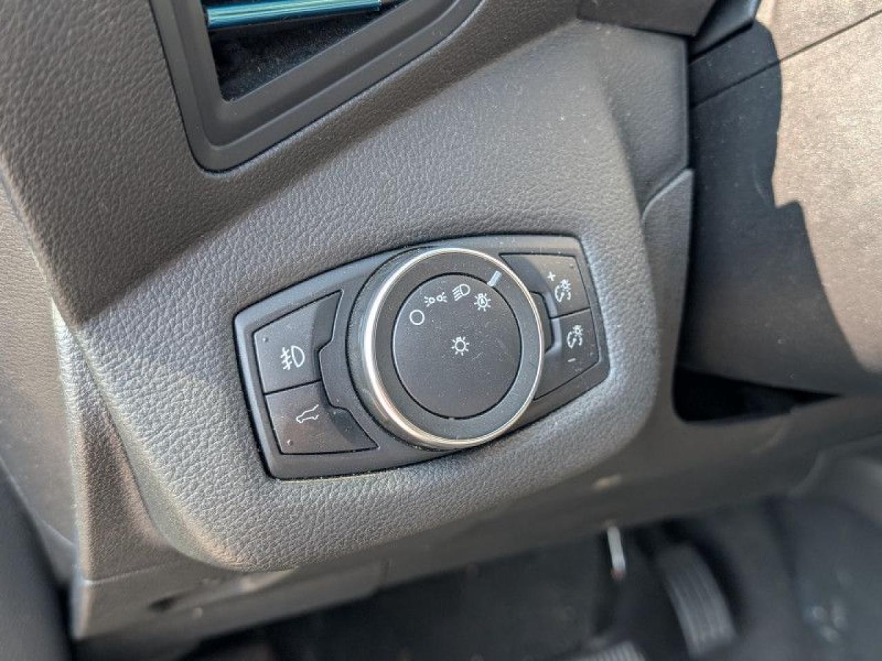 2019 Ford Escape SE  **LOW KMS - AWD** Photo