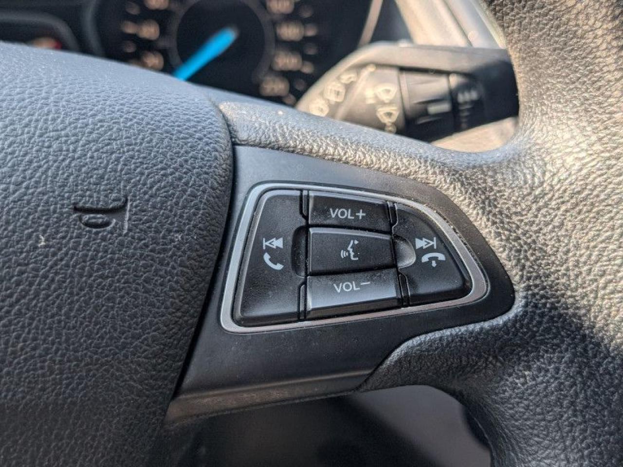 2019 Ford Escape SE  **LOW KMS - AWD** Photo
