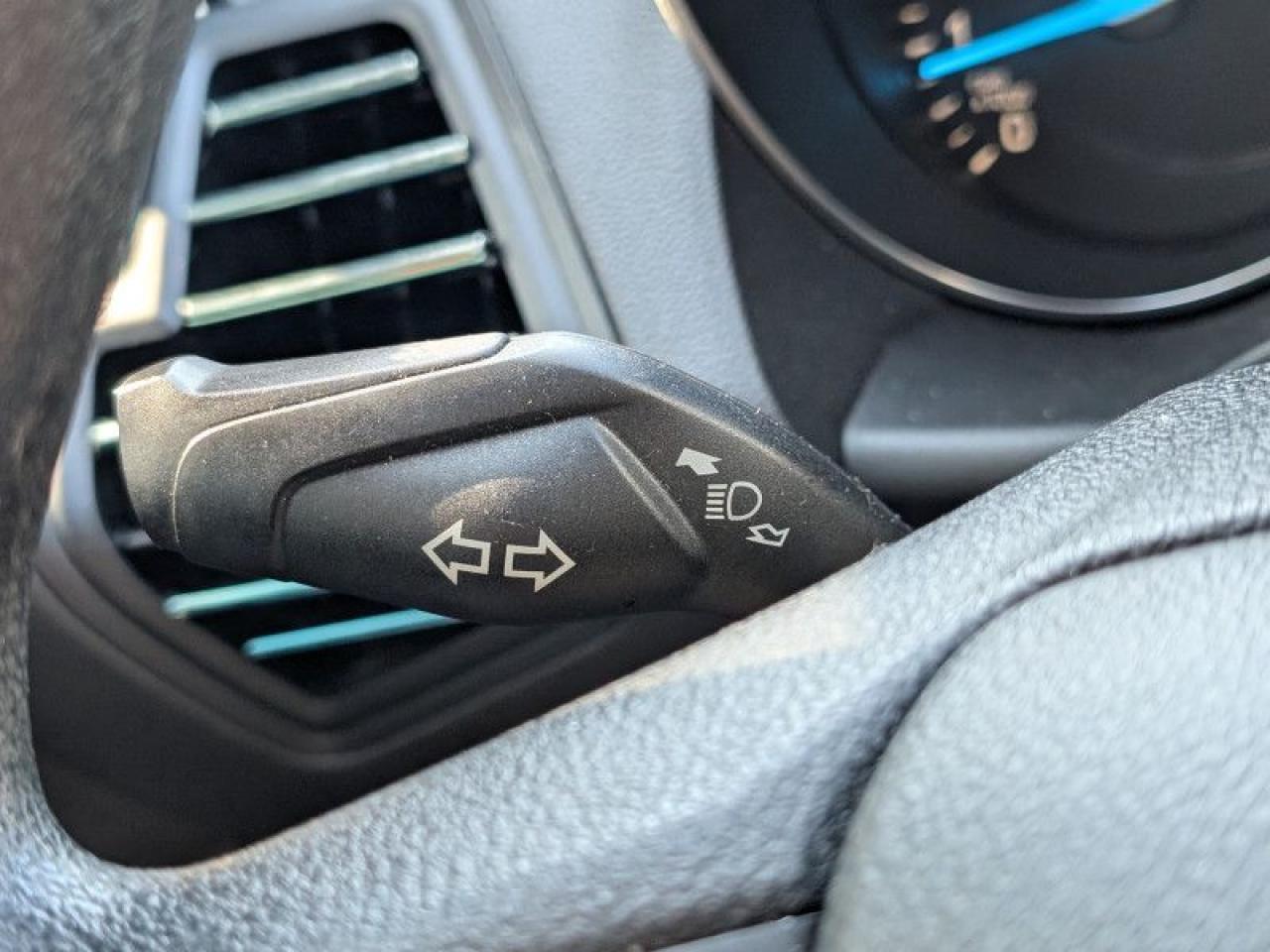 2019 Ford Escape SE  **LOW KMS - AWD** Photo