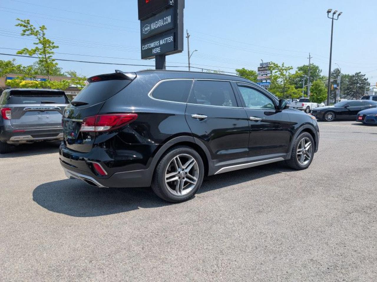 2017 Hyundai Santa Fe XL Limited  **PANO ROOF - 6 PASS** Photo