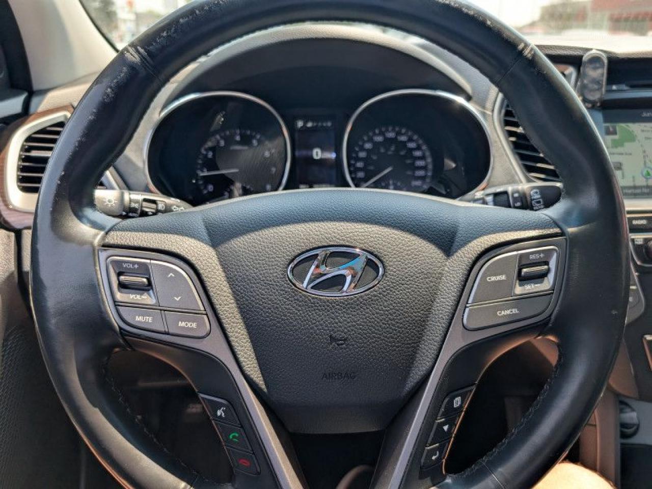 2017 Hyundai Santa Fe XL Limited  **PANO ROOF - 6 PASS** Photo