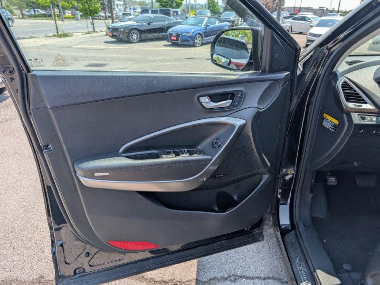 2017 Hyundai Santa Fe XL Limited  **PANO ROOF - 6 PASS** Photo