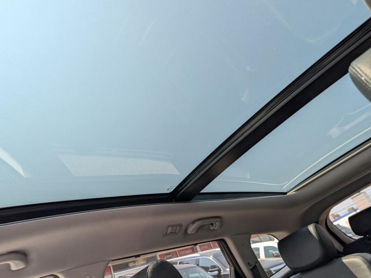 2017 Hyundai Santa Fe XL Limited  **PANO ROOF - 6 PASS** Photo