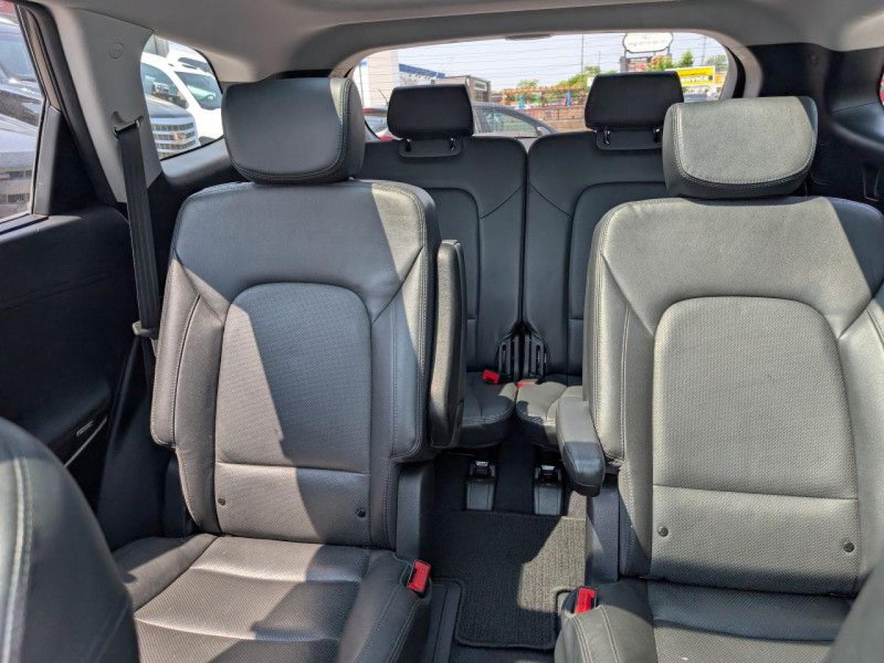 2017 Hyundai Santa Fe XL Limited  **PANO ROOF - 6 PASS** Photo