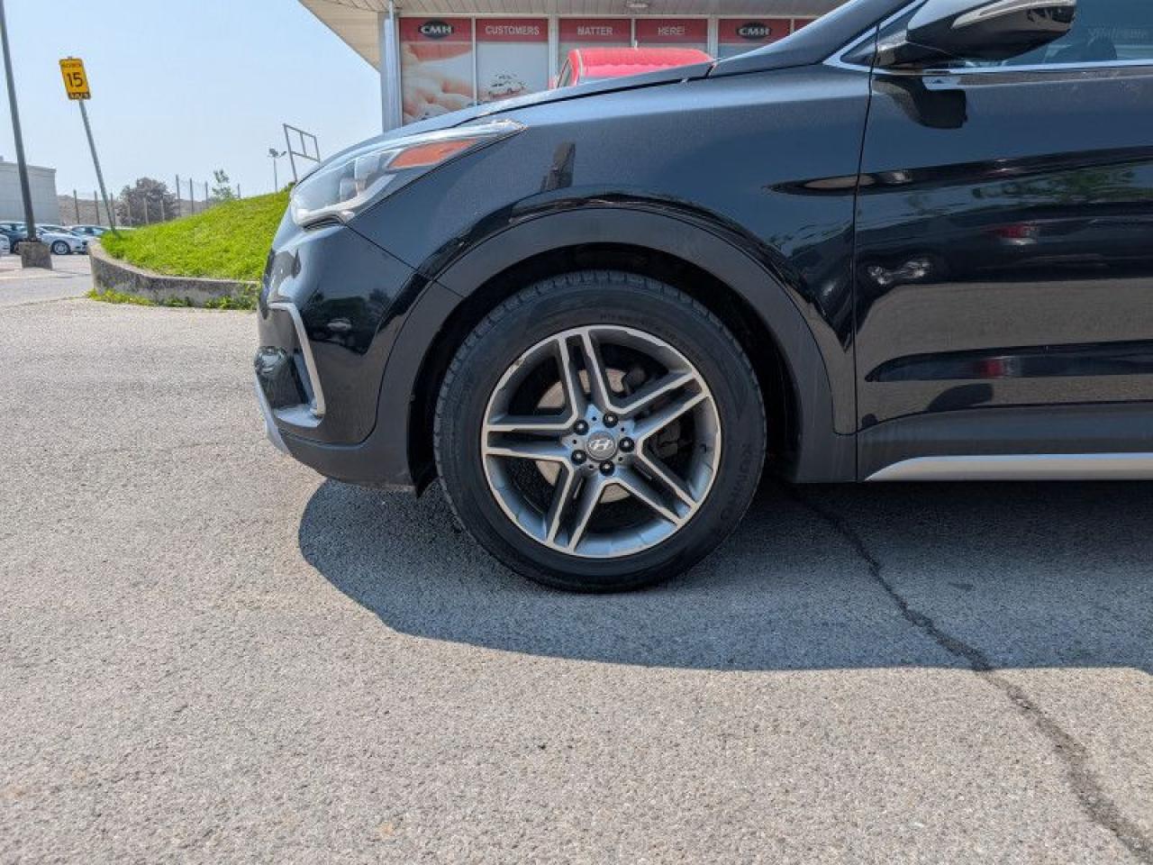 2017 Hyundai Santa Fe XL Limited  **PANO ROOF - 6 PASS** Photo