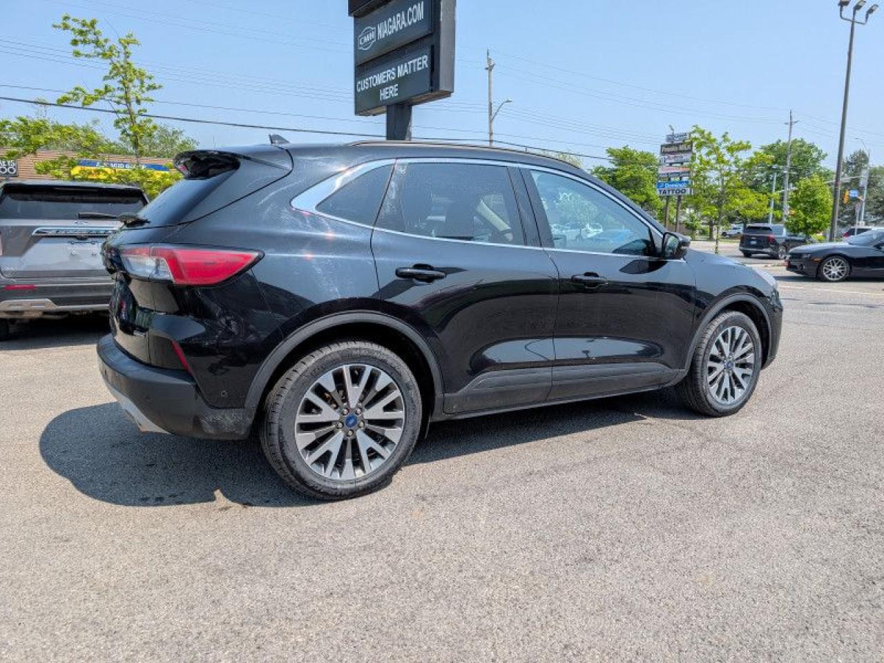 2020 Ford Escape Titanium  **TITANIUM PREMIUM PKG** Photo4