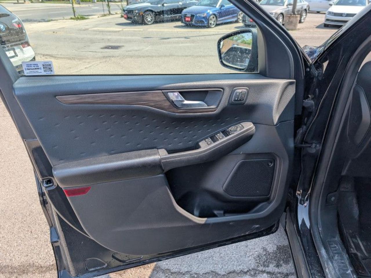 2020 Ford Escape Titanium  **TITANIUM PREMIUM PKG** Photo