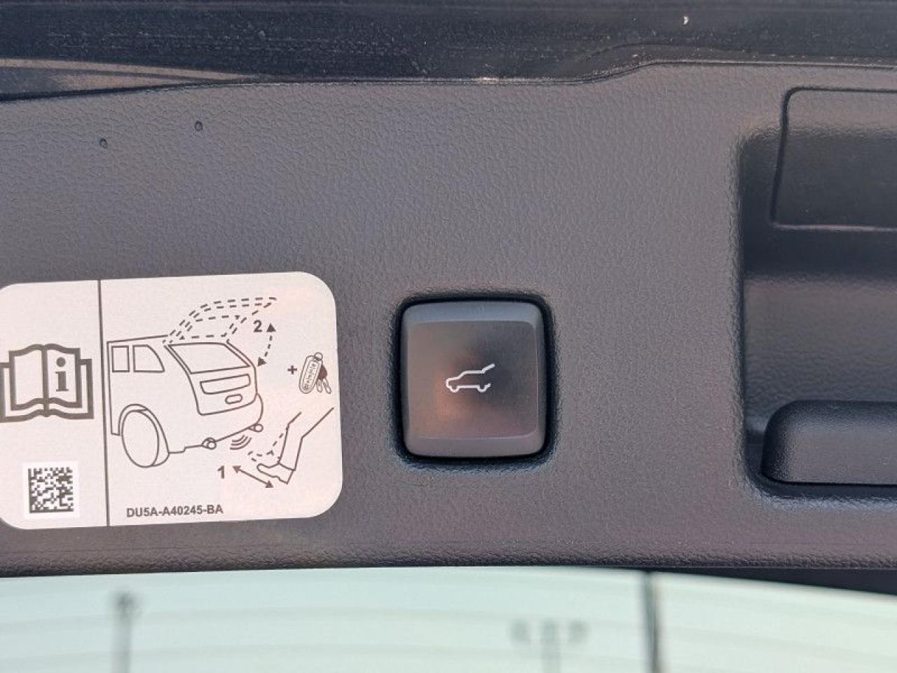 2020 Ford Escape Titanium  **TITANIUM PREMIUM PKG** Photo