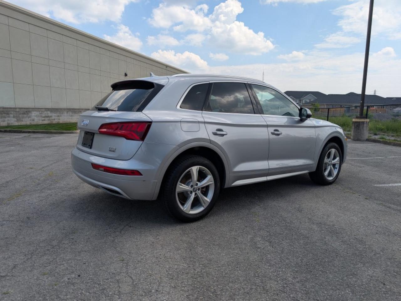 2018 Audi Q5 2.0 TFSI quattro Progressiv  **VERY LOW KMS** Photo4
