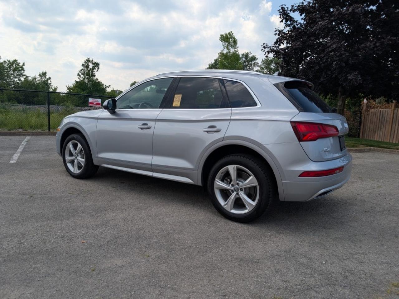 2018 Audi Q5 2.0 TFSI quattro Progressiv  **VERY LOW KMS** Photo2