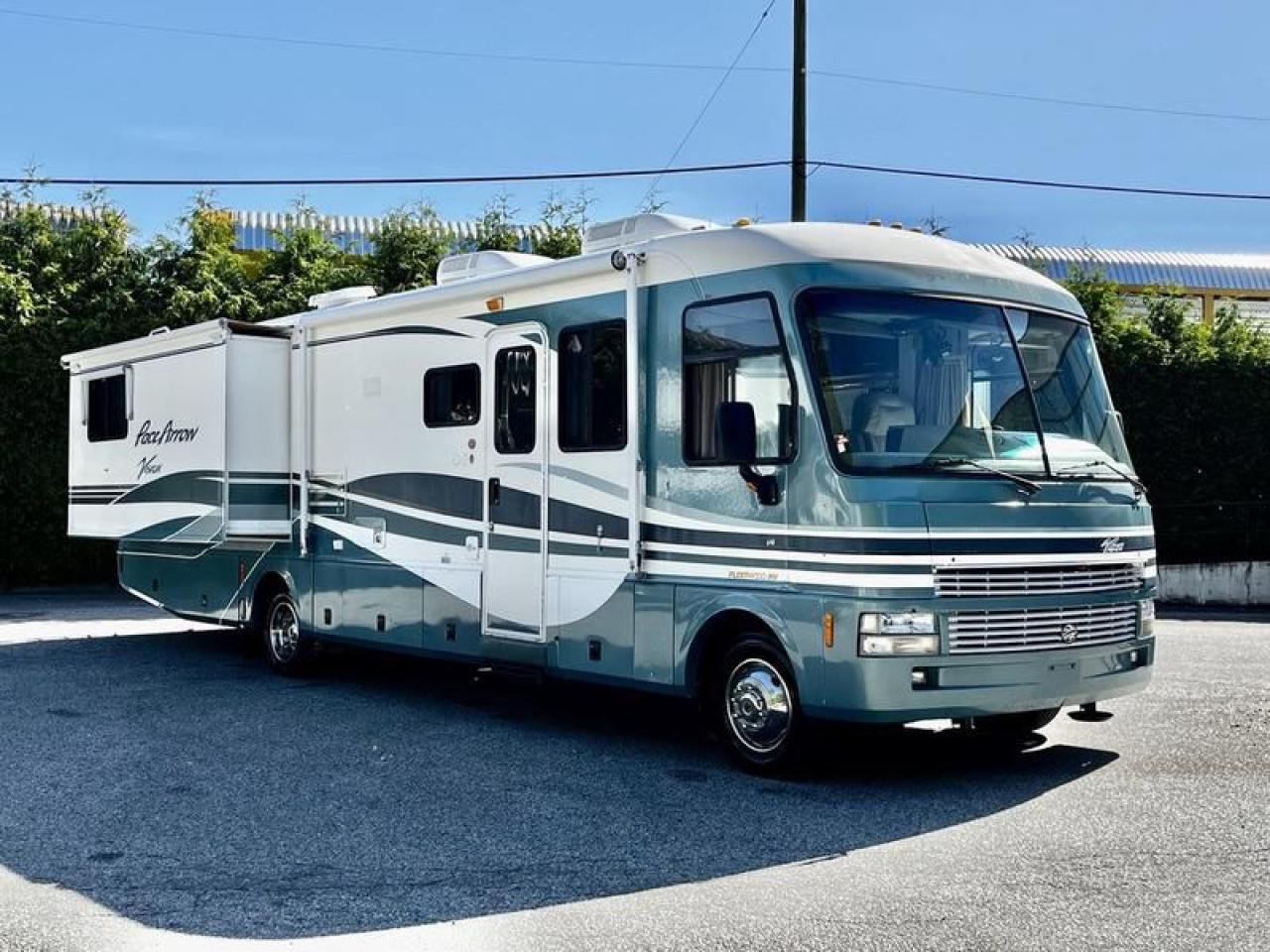 Used 2000 Ford MOTORHOME Pace Arrow Vision RV with 2 Slide Outs for sale in Burnaby, BC