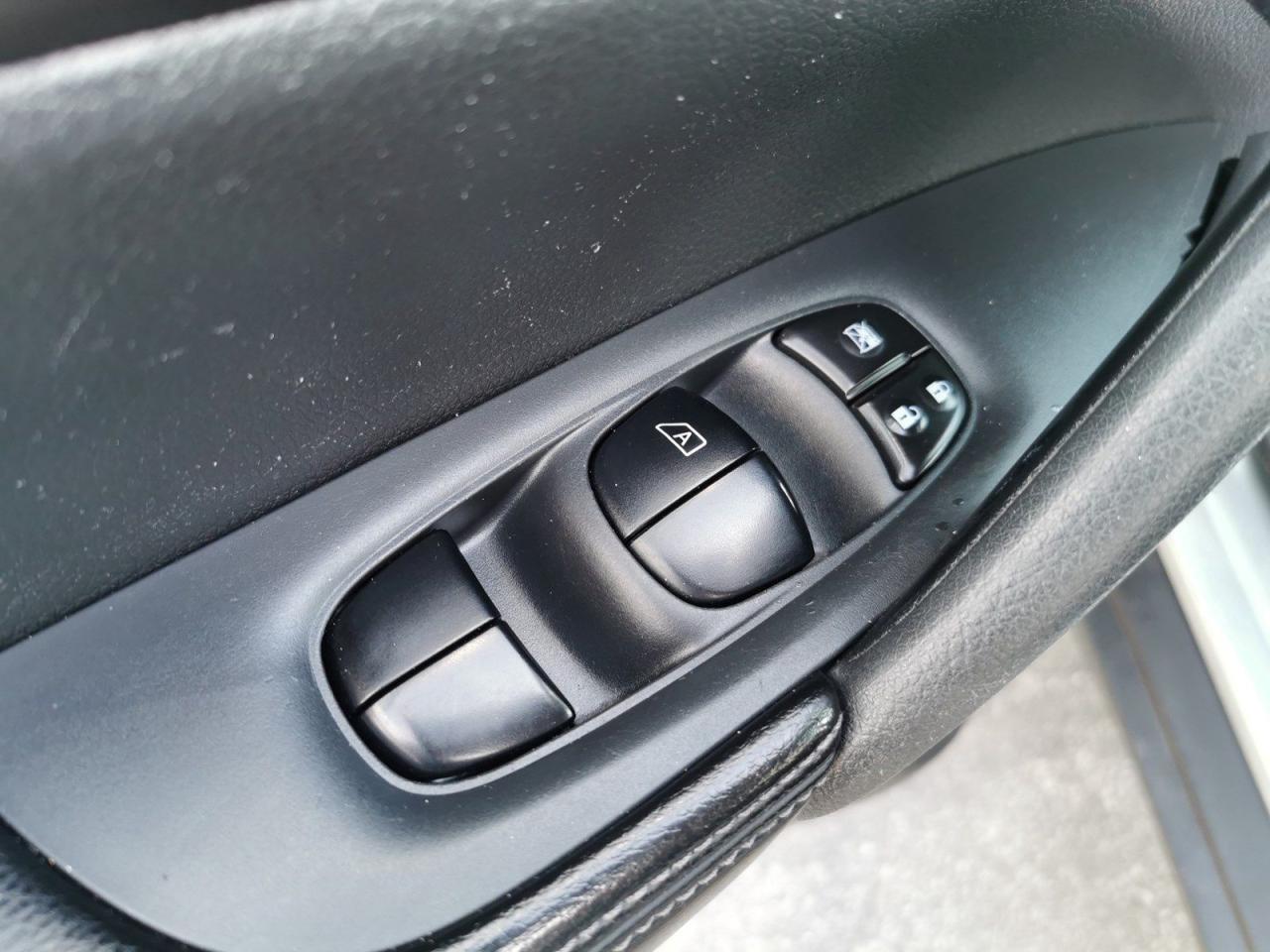 2016 Nissan Rogue S AWD - Photo #10