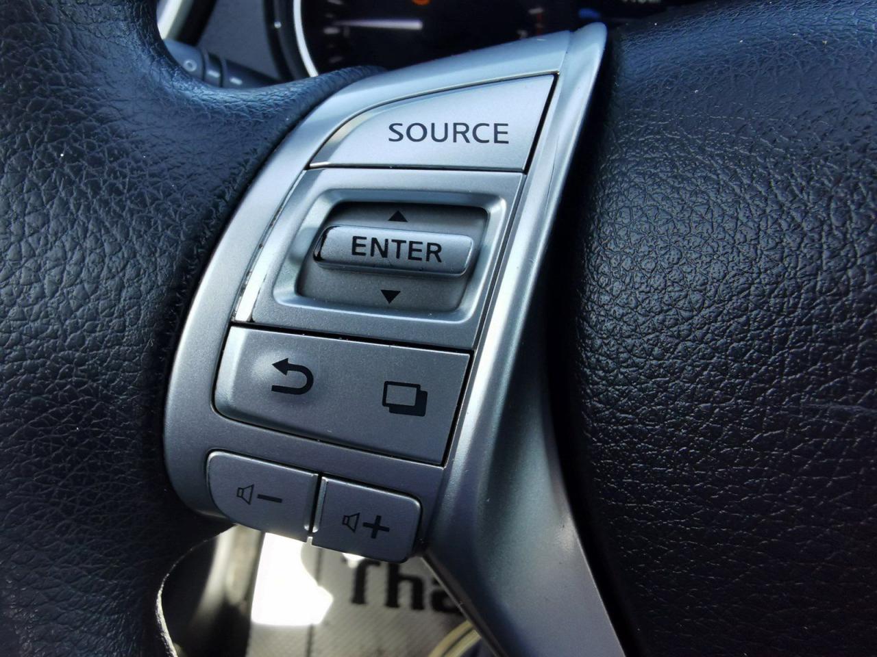 2016 Nissan Rogue S AWD - Photo #23