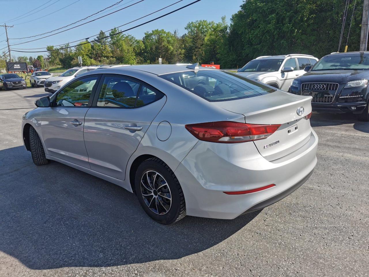 2017 Hyundai Elantra SE - Photo #3