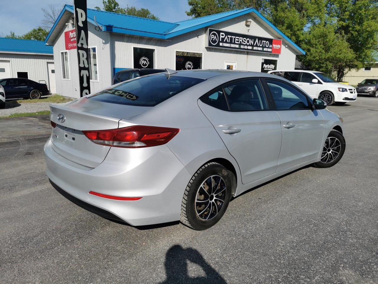 2017 Hyundai Elantra SE - Photo #5