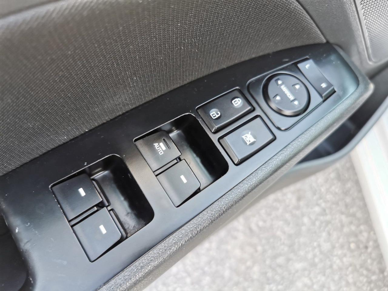 2017 Hyundai Elantra SE - Photo #10