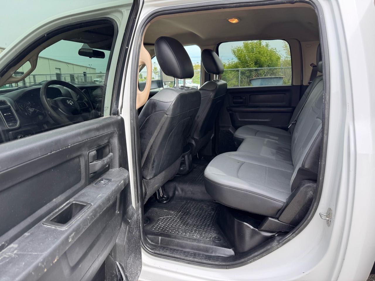2019 RAM 3500 4x4 crew cab Dually - Photo #10