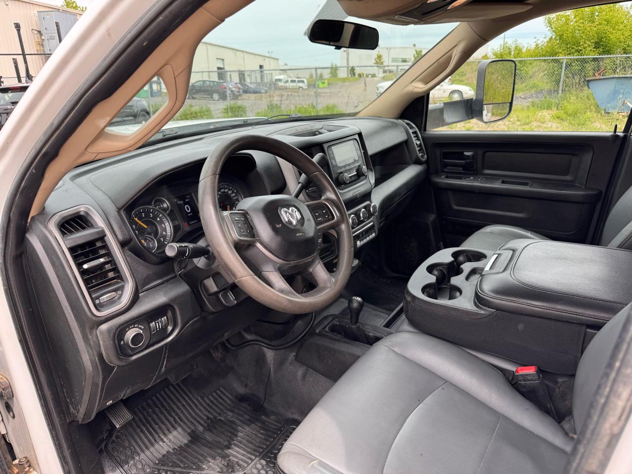 2019 RAM 3500 4x4 crew cab Dually - Photo #9