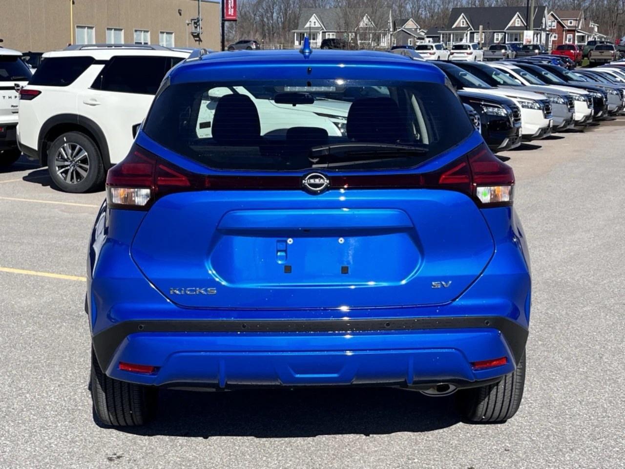 2025 Nissan Kicks Play SV FWD Photo4