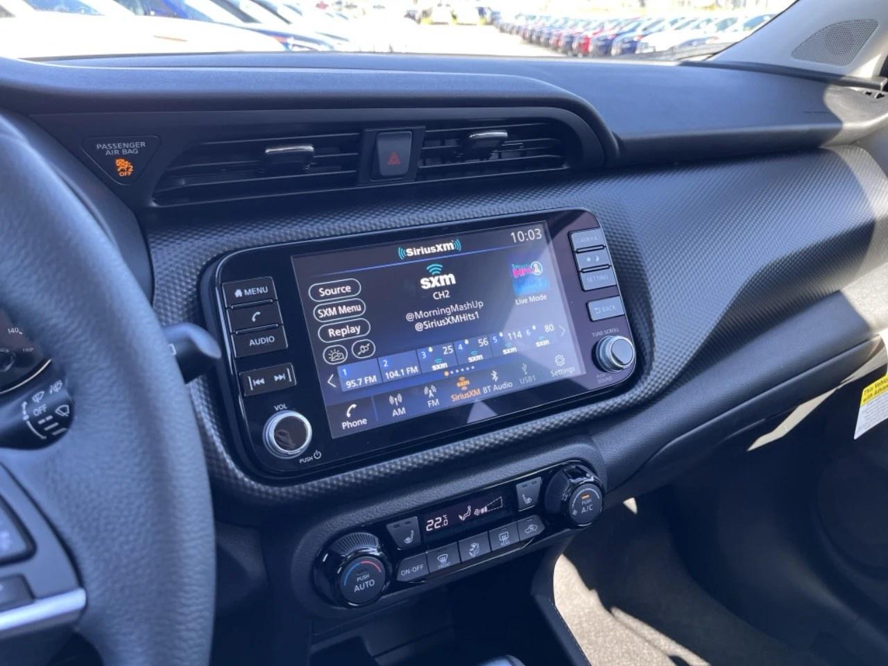 2025 Nissan Kicks Play SV FWD Photo