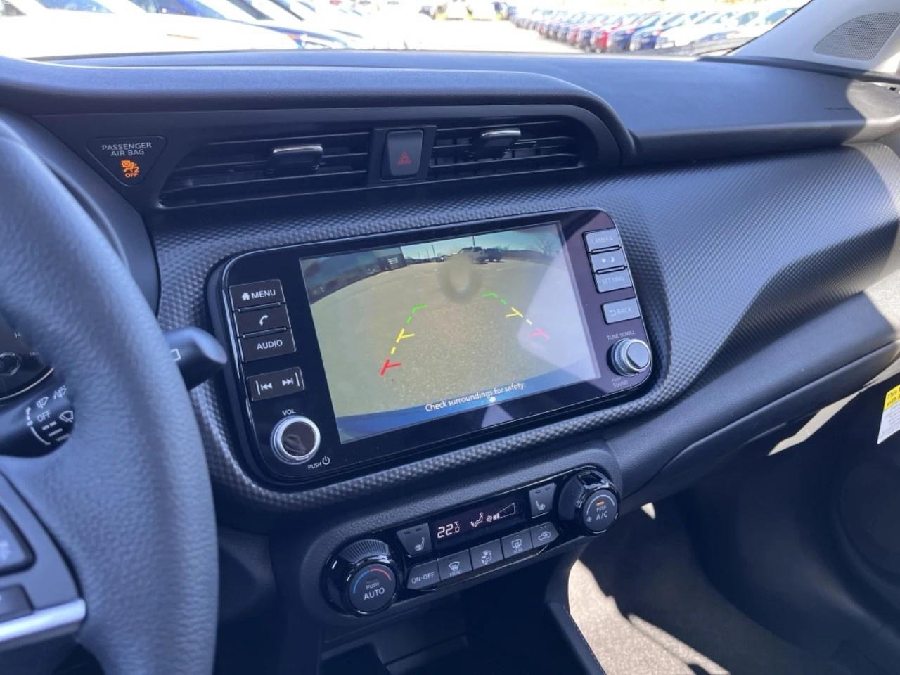 2025 Nissan Kicks Play SV FWD Photo