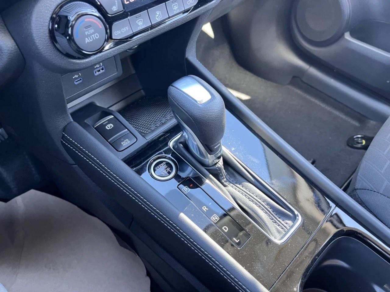 2025 Nissan Kicks Play SV FWD Photo