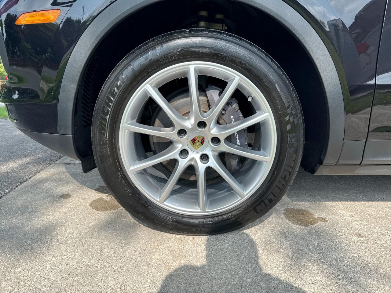 12577895
