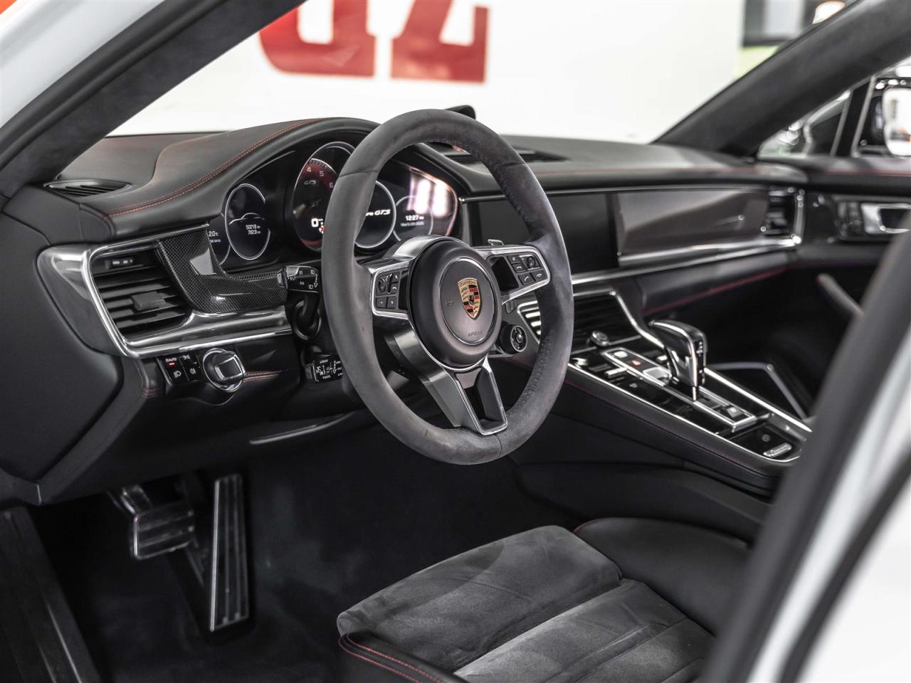 2020 Porsche Panamera GTS|PREMIUM PLUS|CARBON|SPORT DESIGN|NIGHT VISION|ASSISTANCE PKG Photo