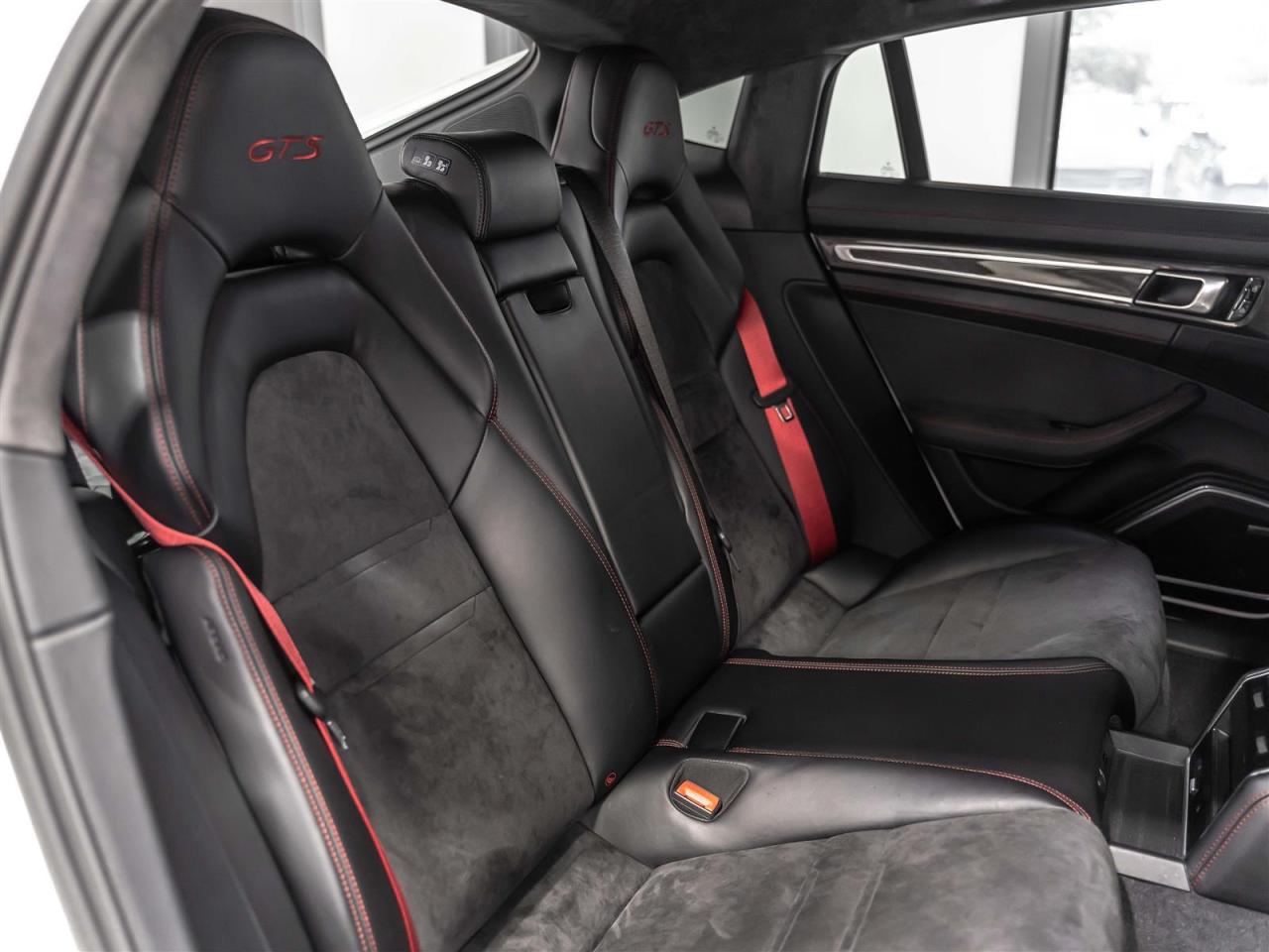 2020 Porsche Panamera GTS|PREMIUM PLUS|CARBON|SPORT DESIGN|NIGHT VISION|ASSISTANCE PKG Photo