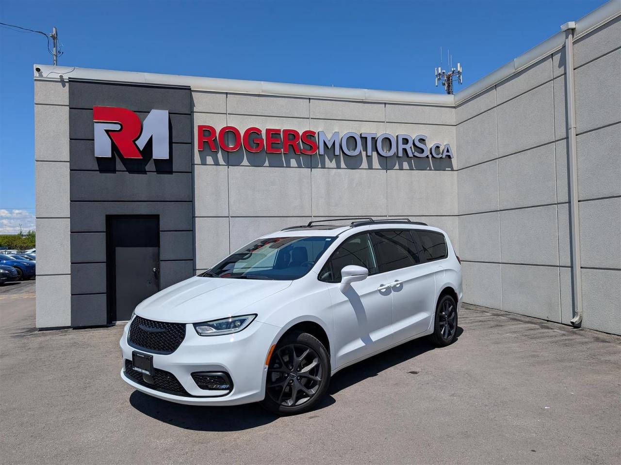 Used 2022 Chrysler Pacifica LTD AWD - PANO ROOF - NAVI - 360 CAM - TECH FEATURES for sale in Oakville, ON