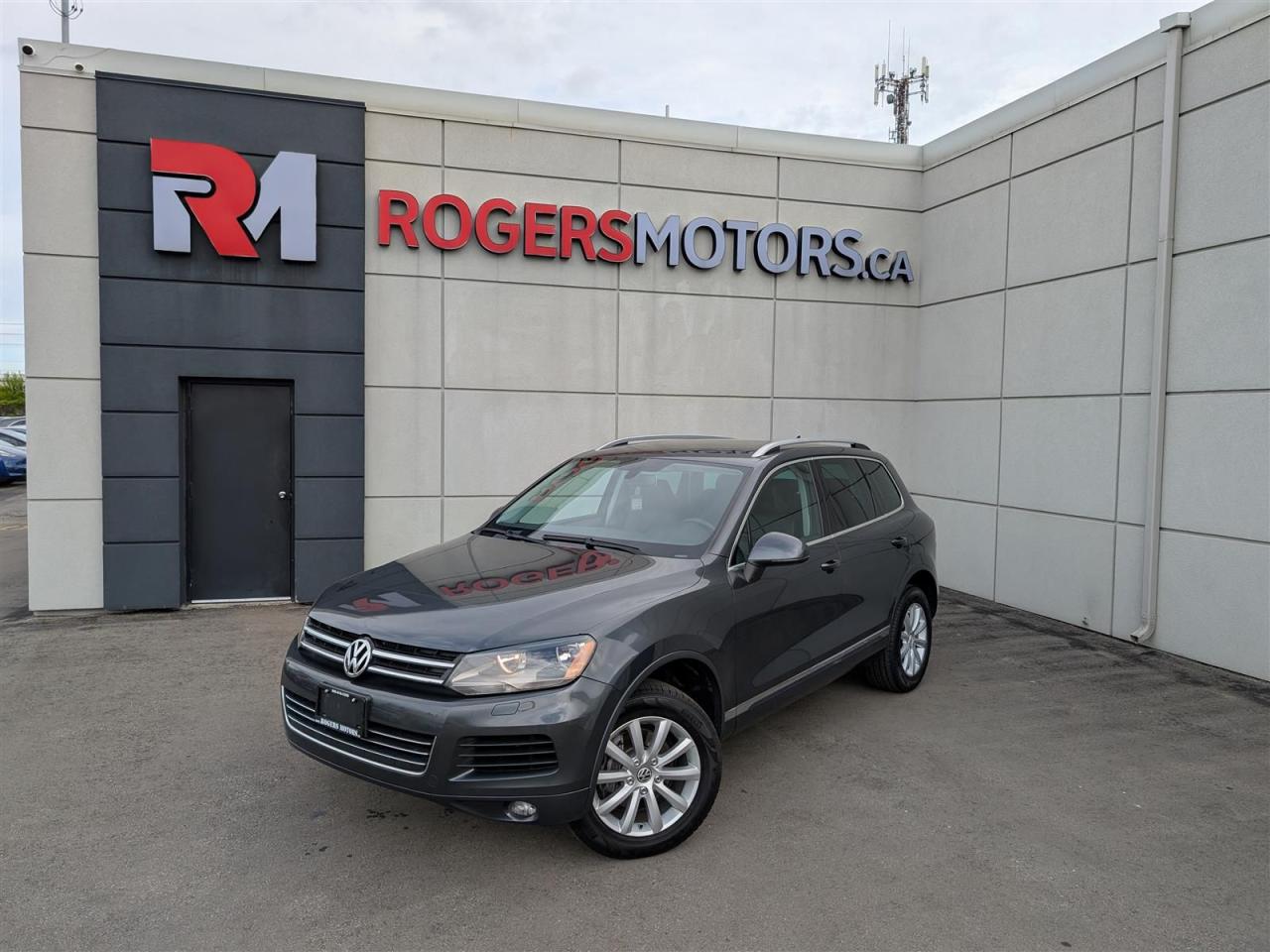 Used 2011 Volkswagen Touareg AWD - NAVI -  LEATHER - HTD SEATS for sale in Oakville, ON