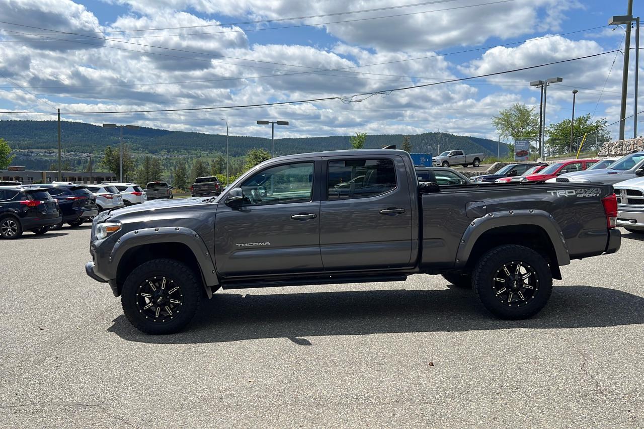 2017 Toyota Tacoma TRD UPGRADE Photo3