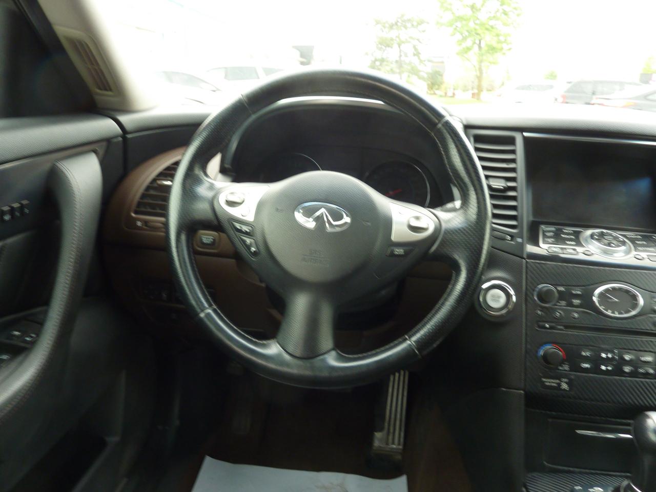2010 Infiniti FX35  - Photo #14
