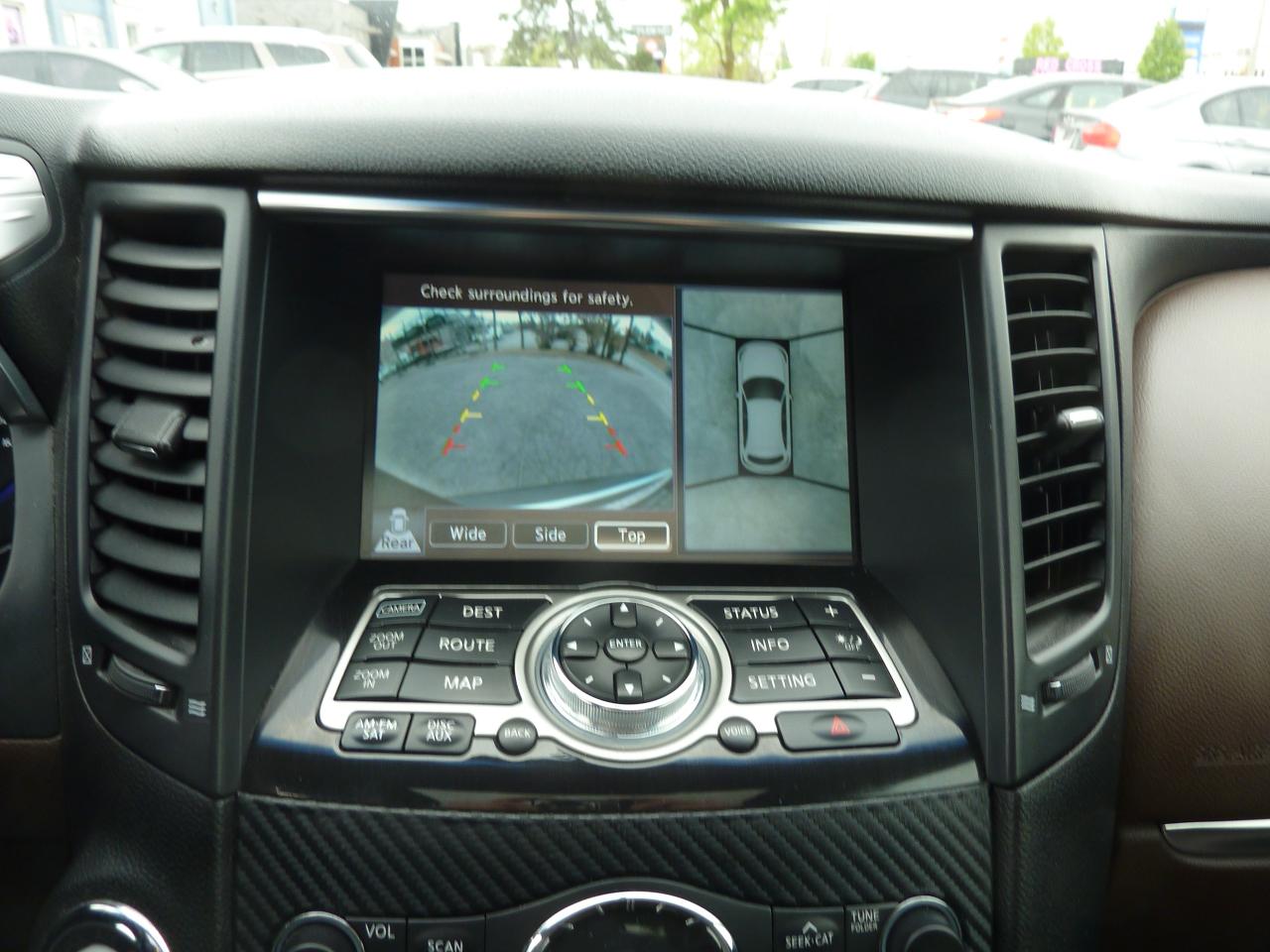 2010 Infiniti FX35  - Photo #9