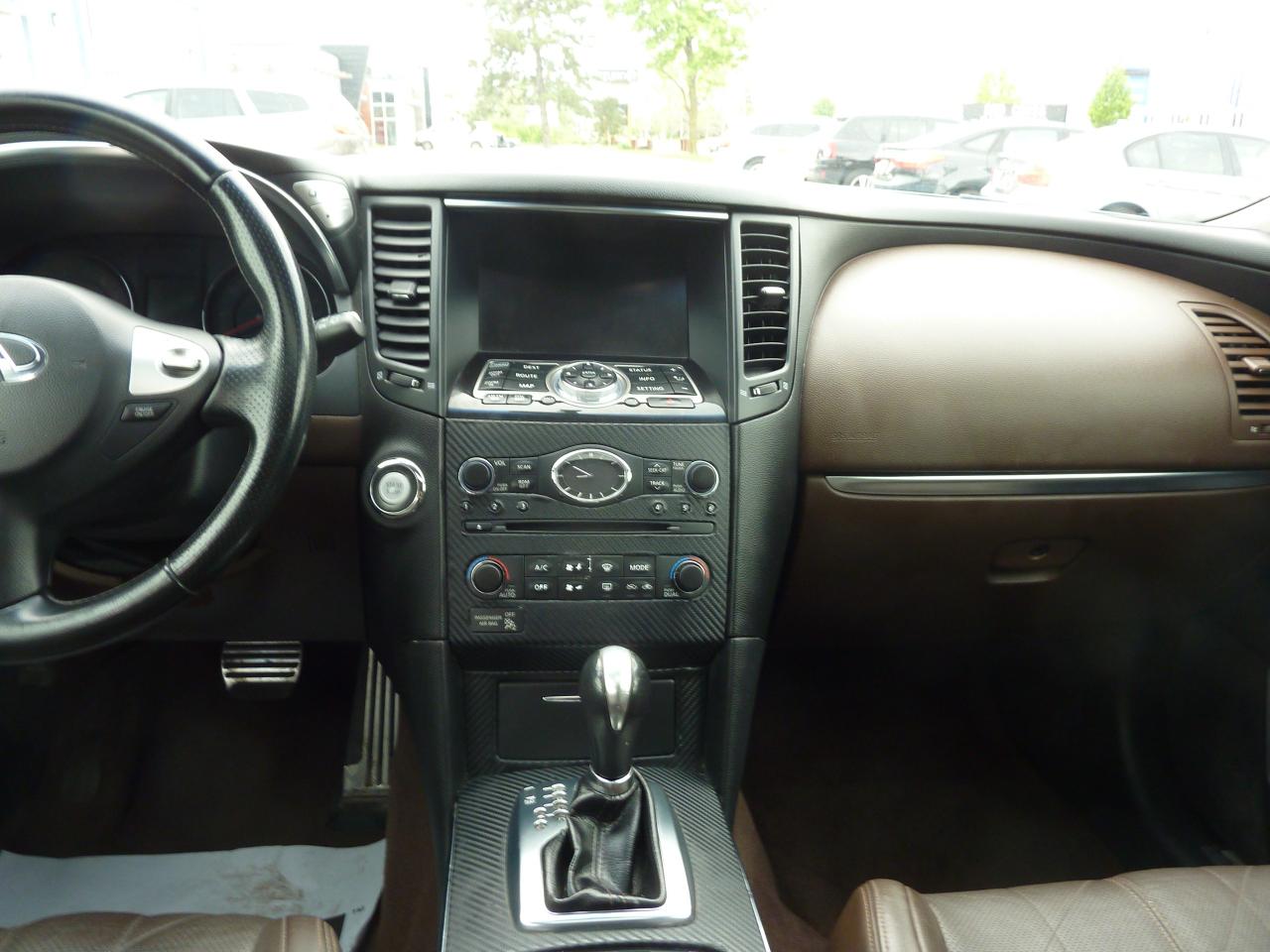 2010 Infiniti FX35  - Photo #15