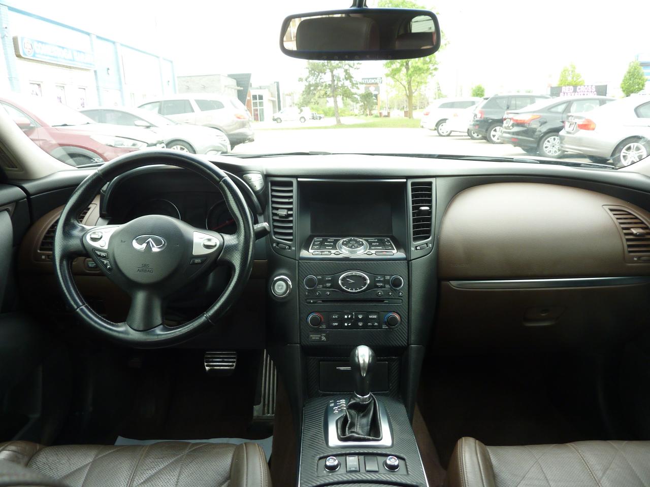 2010 Infiniti FX35  - Photo #13