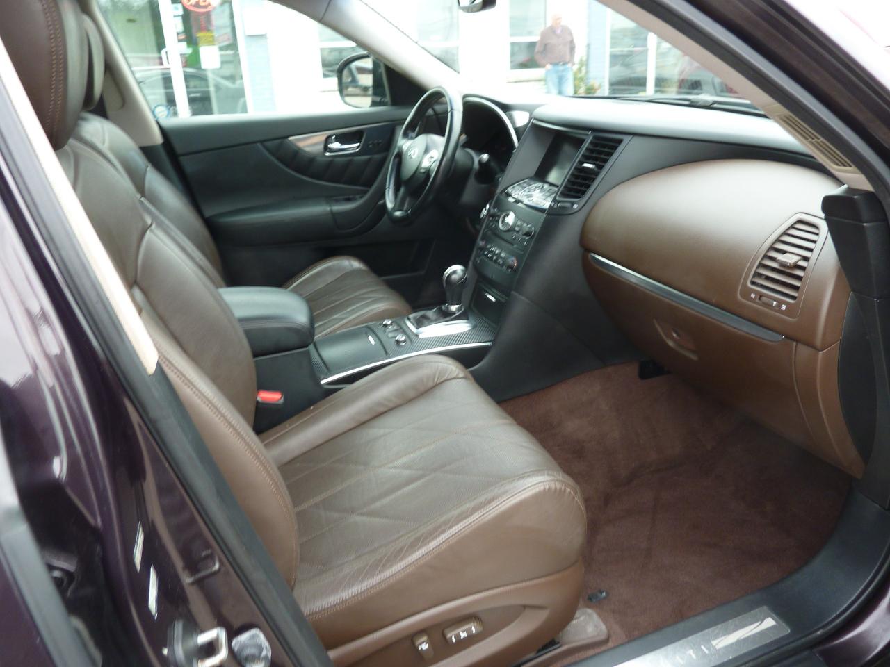 2010 Infiniti FX35  - Photo #16