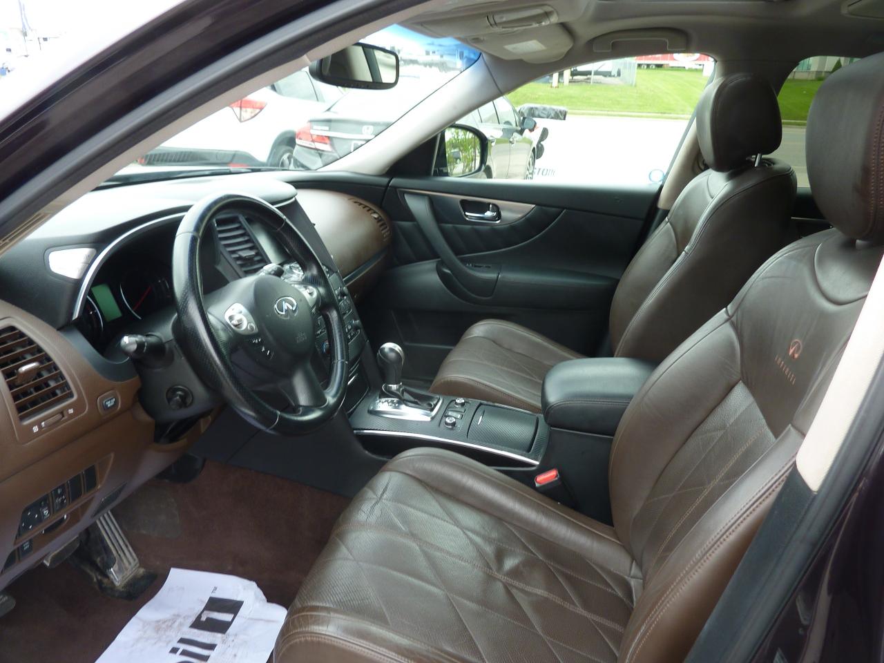 2010 Infiniti FX35  - Photo #11