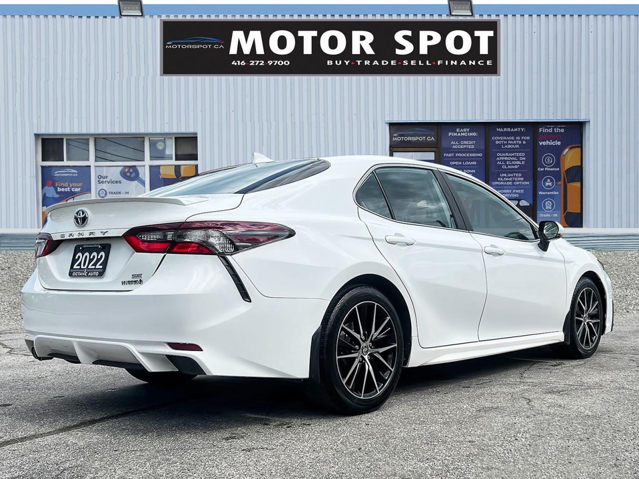 2022 Toyota Camry HYBRID SE - Photo #5