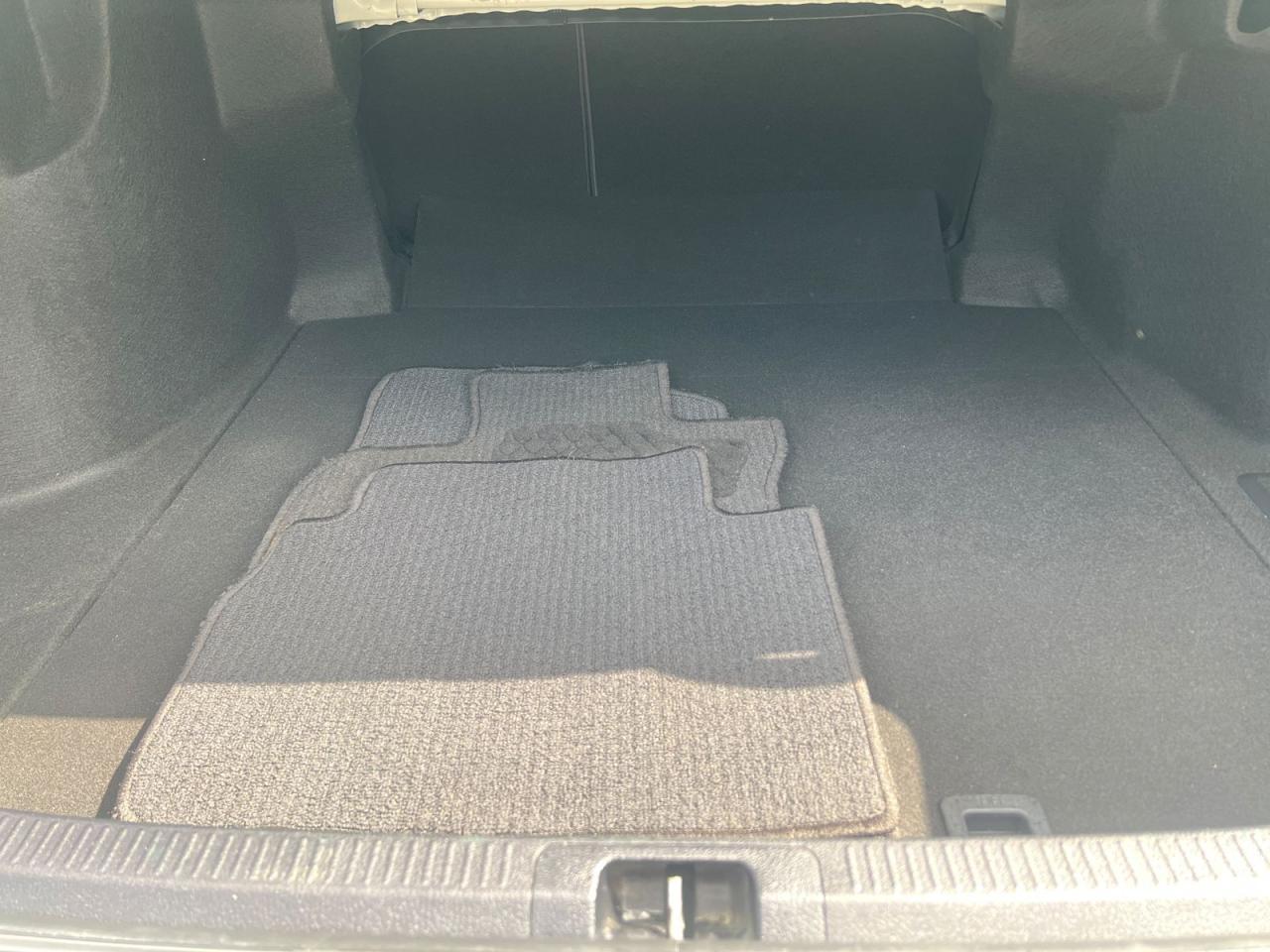 2022 Toyota Camry HYBRID SE - Photo #4