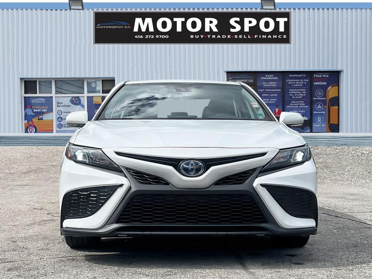2022 Toyota Camry HYBRID SE - Photo #2