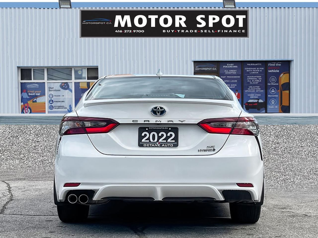 2022 Toyota Camry HYBRID SE - Photo #6