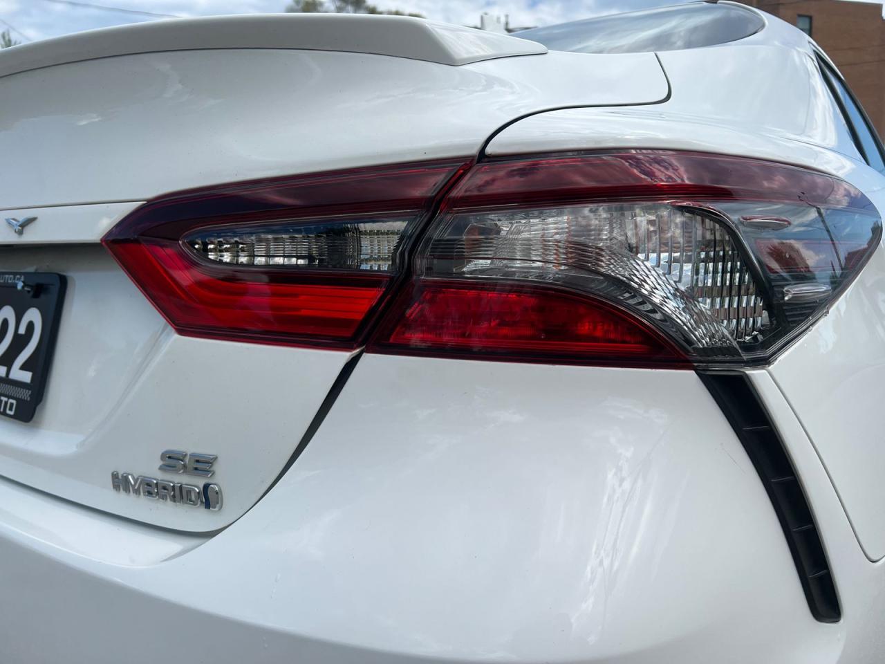 2022 Toyota Camry HYBRID SE - Photo #7