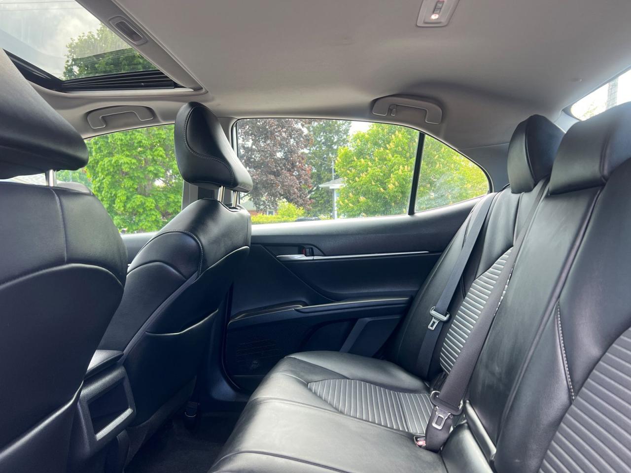 2022 Toyota Camry HYBRID SE - Photo #10