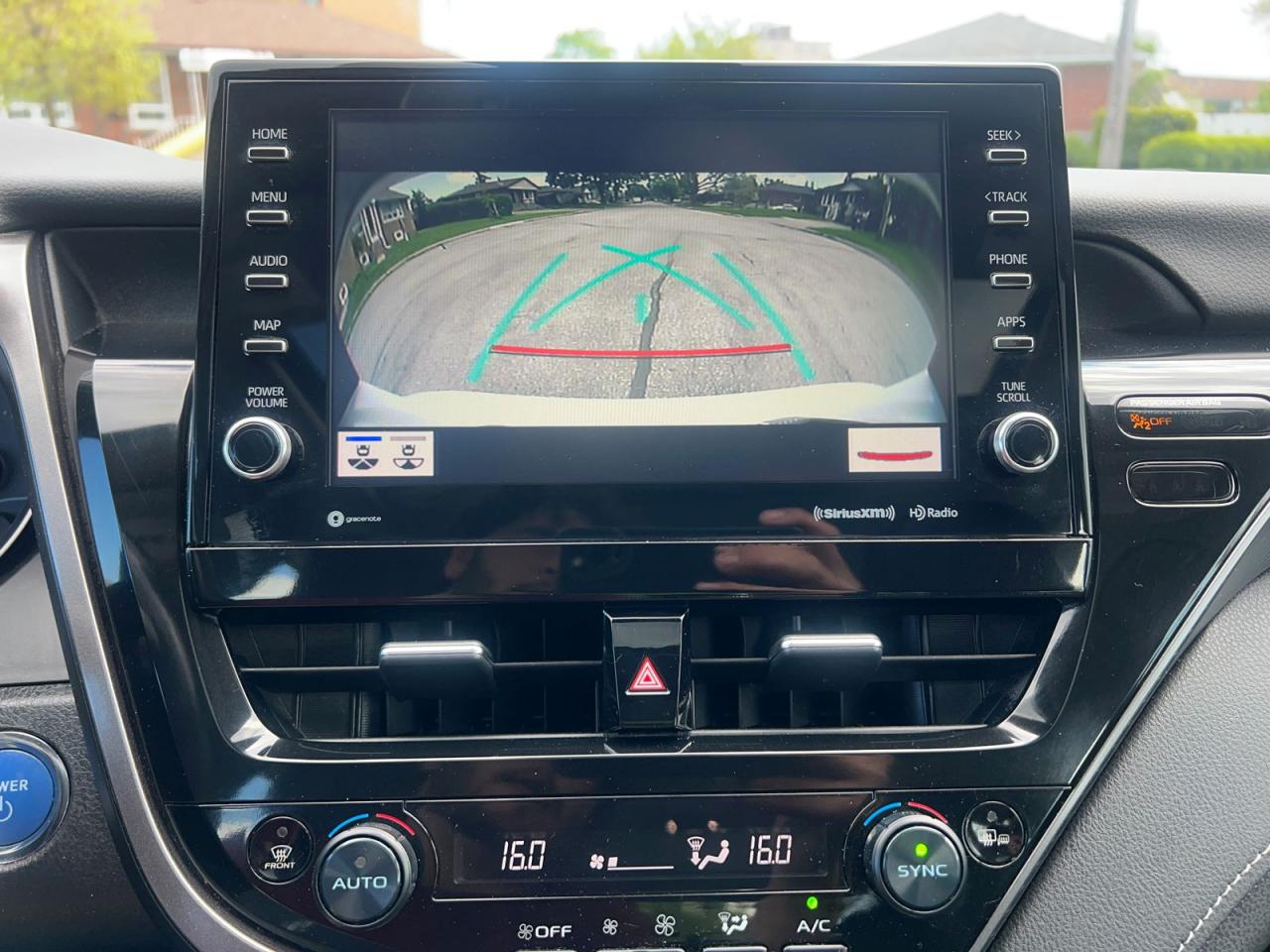 2022 Toyota Camry HYBRID SE - Photo #15