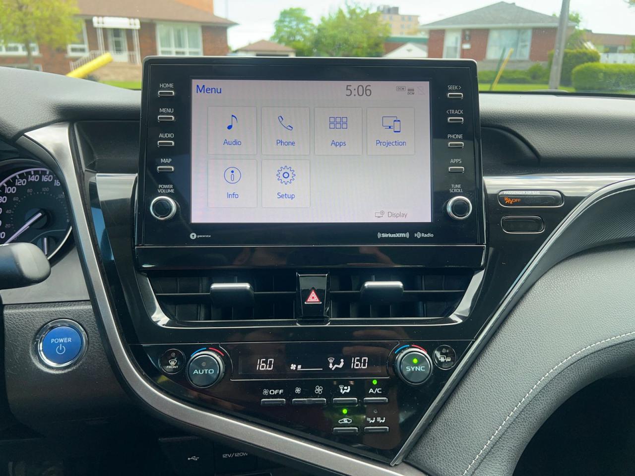 2022 Toyota Camry HYBRID SE - Photo #16
