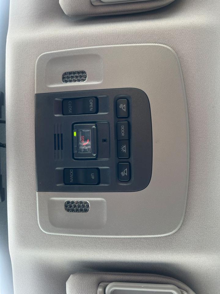 2022 Toyota Camry HYBRID SE - Photo #18