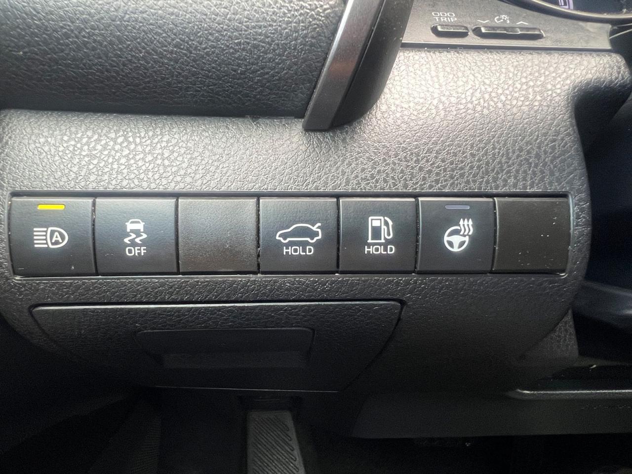 2022 Toyota Camry HYBRID SE - Photo #20